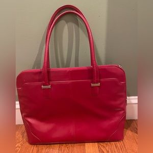 Stylish laptop shoulder bag with multiple pockets for sale